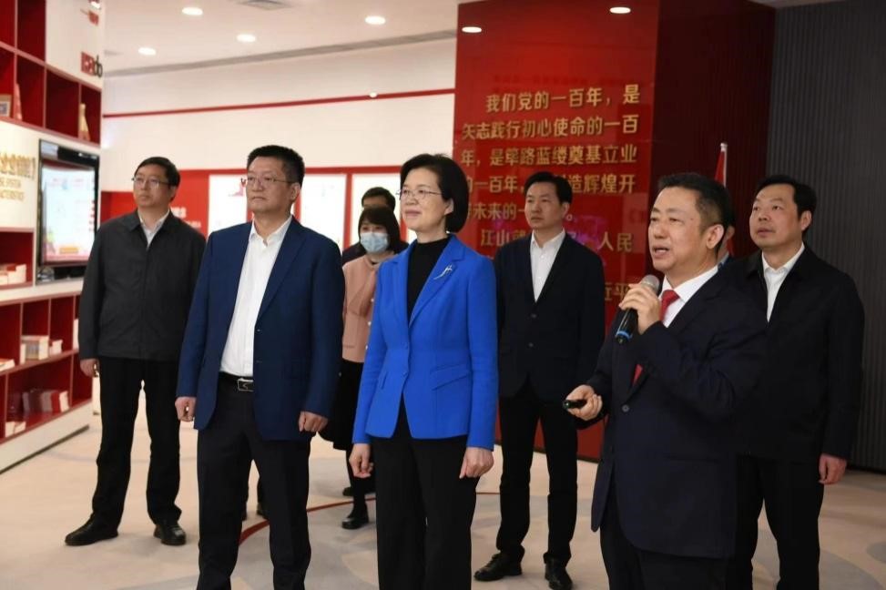 江蘇省委常委、組織部部長(zhǎng)沈瑩調(diào)研紅豆1